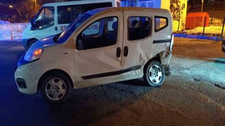 Bitliste 3 araçlı zincirleme trafik kazası: 2si ağır 4 yaralı