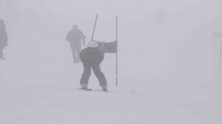 Bitliste “Alp Disiplini ve Snowboard İl Birinciliği Kayak Yarışması” yapıldı