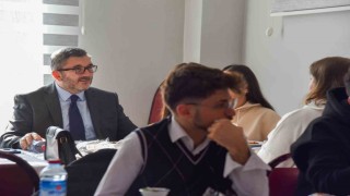 BŞEÜ Rektör Kaplancıklı, MYO öğrencileri ile bir arada