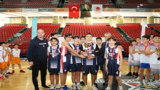 Bünyan Şehit Cennet Yiğit Ortaokulu Kayseri şampiyonu oldu