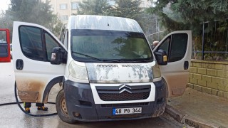Burdurda araç içerisine düşen sigara izmariti yangına neden oldu