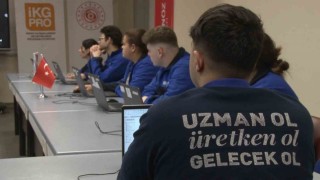 Bursada 140 kişiye geleceğin mesleklerinden biri olarak görülen AR/VR/XR eğitimi verildi