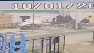 Bursada otomobil ile kamyonet çarpıştı