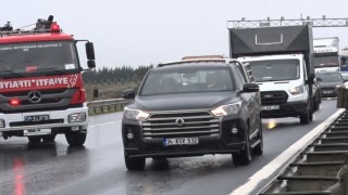 Büyükçekmece TEM otoyolunda seyir halindeki midibüs alev topuna döndü