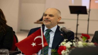 Büyükelçi Akif Çağatay Kılıç, Düsseldorf Başkonsolosluğunda STK temsilcileri ve basınla bir araya geldi