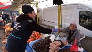 Büyükşehirin sıcak çorba ikramı vatandaşları memnun ediyor