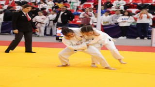 Büyükşehirin sporcuları turnuvadan 7 madalya ile döndü