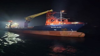 Çanakkale Boğazından geçen kuru yük gemisi makine arızası yaptı