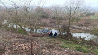 Çanakkalede araç çaya uçtu: 1 yaralı, 1 kayıp