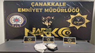 Çanakkalede bir aracın yolcu koltuğunda piyasa değeri 3.5 milyon TL olan 1 kilo 50 gram metamfetamin ele geçirildi