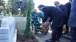 Cemal Süreya vefatının 35. yılında kabri başında kır çiçekleriyle anıldı