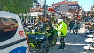 Çeşmede motosiklet denetimlerinde 23 sürücüye ceza