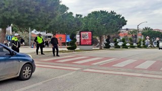 Çeşmede yayalara öncelik uygulamaları devam ediyor