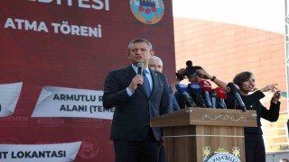 CHP Genel Başkanı Özel, İzmirde iktidara kırmızı kart gösterdi