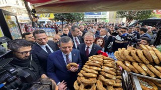 CHP Genel Başkanı Özel, Mersinde esnaf ziyareti gerçekleştirdi