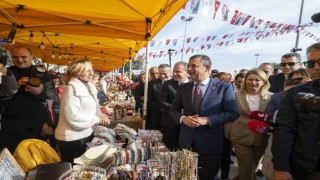 CHP Genel Başkanı Özel, Mersinde üretici kadınlarla buluştu