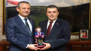 CHP Genel Başkanı Özgür Özel, Ardahan Belediyesini ziyaret etti