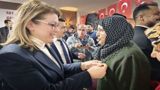 CHP’li Kaya Düziçi’nde Yeni Üyelere Rozet Taktı