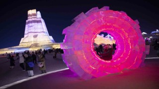Çindeki Harbin Uluslararası Buz ve Kar Heykel Festivali renkli görüntülere sahne oldu