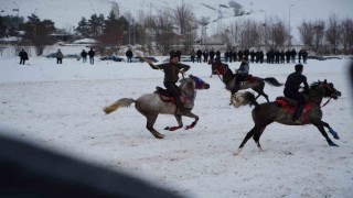 Ciritçi baba ciritçi oğlunu eksi 15 derece havada askere ciritle uğurladı