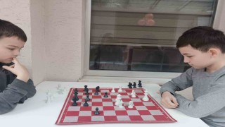 Çocuklar kütüphanede hem eğleniyor, hem de öğreniyor