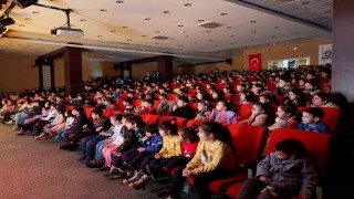 Çocuklara özel tiyatro gösterileri yarıyıl tatili boyunca devam ediyor
