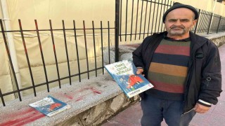 Çöpe atılan kitap ve giysileri toplayıp ihtiyaç sahiplerine ulaştırıyor