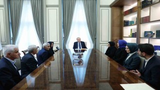 Cumhurbaşkanı Erdoğan, İkiyaka köyünde 36 yıl önce PKKlı teröristlerce katledilenlerin yakınlarıyla görüştü