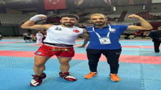 Dadaş kick boksçular madalyaları topladı