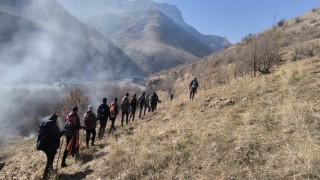 Dağcılardan Şemdinlideki kanyonlara doğa yürüyüşü