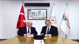 Darıcada iki spor tesisinin zemini yenileniyor