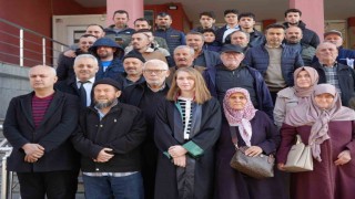 Dedenizden miras kalan arsaların intikal işlemlerini yapacağım diyerek iki köyü dolandırdı