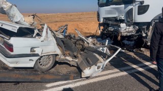 Demir yığınına dönen otomobilin sürücüsü hayatını kaybetti