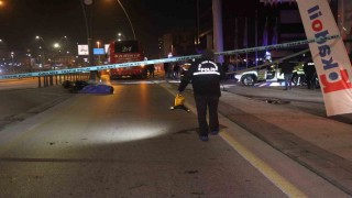 Dengesini kaybeden genç motosiklet sürücüsü otobüsün altında kalarak can verdi