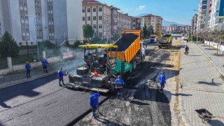Denizli Büyükşehir, yol çalışmalarına devam ediyor