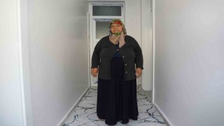 Depremde evi yıkılan depremzede vatandaş yeni evine kavuştu