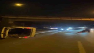 Devrilen minibüsün sürücüsü ağır yaralandı