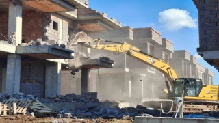 Didimdeki sitede yıkım işlemi başladı