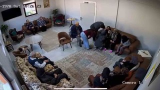 Dili boğazına kaçan Alzheimer hastası hemşirelerin hızlı müdahalesiyle kurtarıldı