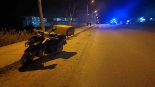 Direksiyon hakimiyetini kaybeden motokurye kaza yaptı