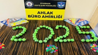 Diyarbakır polisi “mutlu yıllar” deyip baskın yaptı: 5 gözaltı