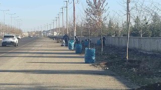 Diyarbakırda kent girişlerinde temizlik çalışması