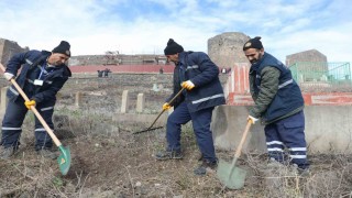 Diyarbakırda mezarlıklarda temizlik çalışması