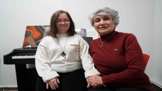 Down sendromlu Edanın piyano aşkı engel tanımıyor