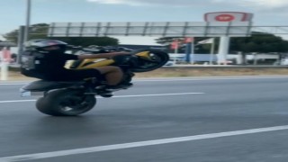 Drift kazayla bitti, motosiklette akrobatik hareketler polisin radarına takıldı