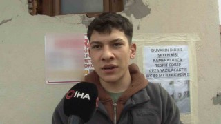 Duvarlar tuvalet değildir afişi