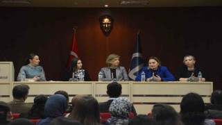 Eczane Hizmetleri Programı Öğrencilerinin Sektör Buluşmaları paneli düzenlendi