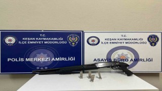 Edirnede 3 adet ruhsatsız av tüfeği ele geçirildi