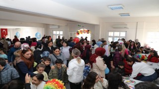 Edremit Belediyesinden miniklere çocuk şenliği