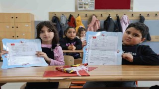 Elazığda 120 bin öğrenci karne heyecanı yaşadı